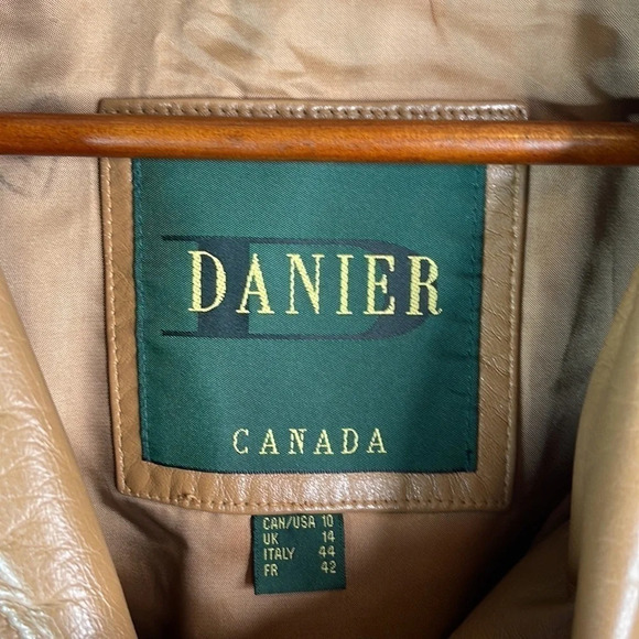 VINTAGE Y2K Danier Canada Camel Brown Leather Jacket Button Front Pockets 10 - Picture 8 of 12